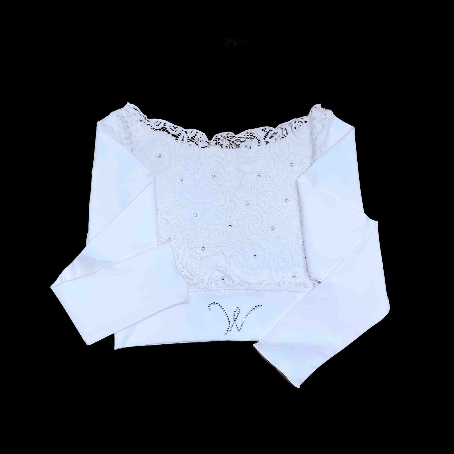 Maßgeschneiderte Eiskunstlauf-Crop-Tops – Weiß, langärmlig, weißer Spitzenrücken mit roten Strasssteinen und personalisierten Initialen 