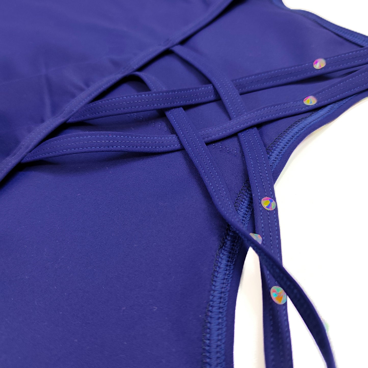 Maßgeschneidertes 3-teiliges Eiskunstlauf-Trainingsset – Top mit Spitzenrücken, Trägertop und Hose