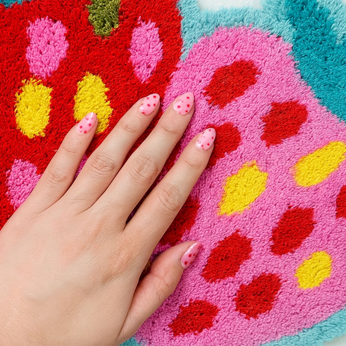 JoySwallow Irregular Strawberry Tufted Bathmat, Strawberry Bathroom Rug, Fruit Area Rug, Strawberry Bedroom Rugs
